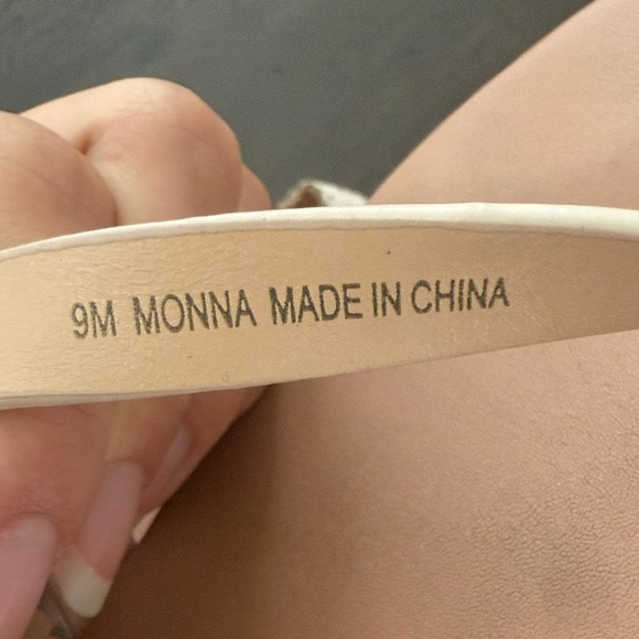 Kensie 9 Women's Monna White Cutout Sandals - Picture 4 of 7